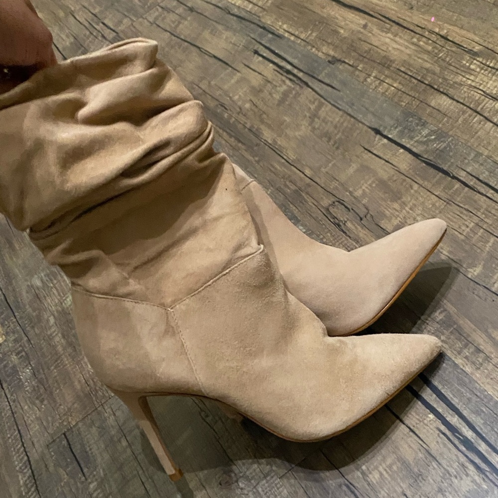 Schultz women’s tan booties size 6 “Ashlee suede”